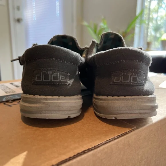 Mens Hey Dude’s Size 8 - Picture 2 of 4